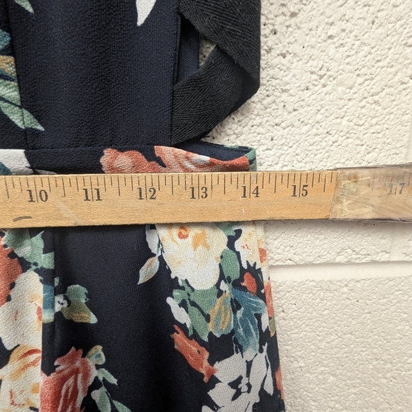 Love Riche Small Floral Sleeveless Dress Lattice Sides - Picture 13 of 14